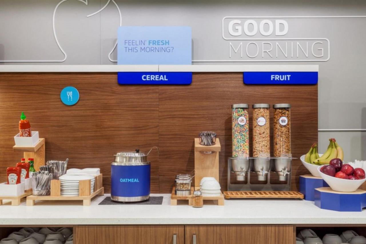 Holiday Inn Express & Suites Lexington By Ihg Esterno foto