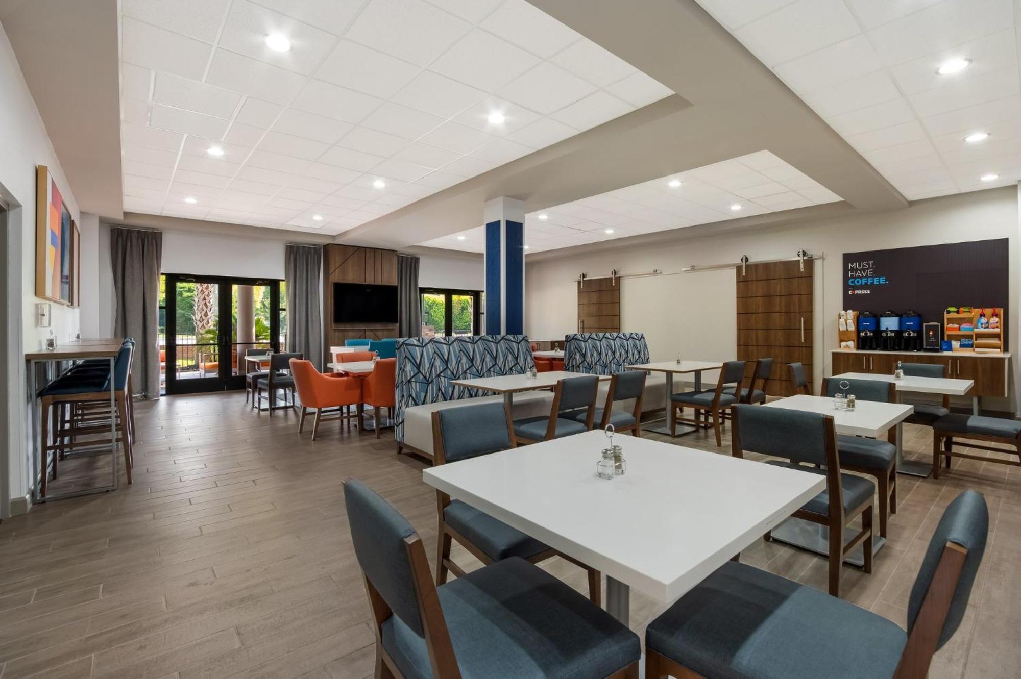 Holiday Inn Express & Suites Lexington By Ihg Esterno foto