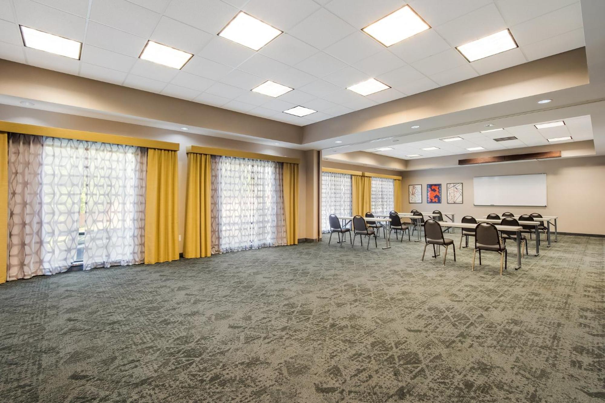 Holiday Inn Express & Suites Lexington By Ihg Esterno foto