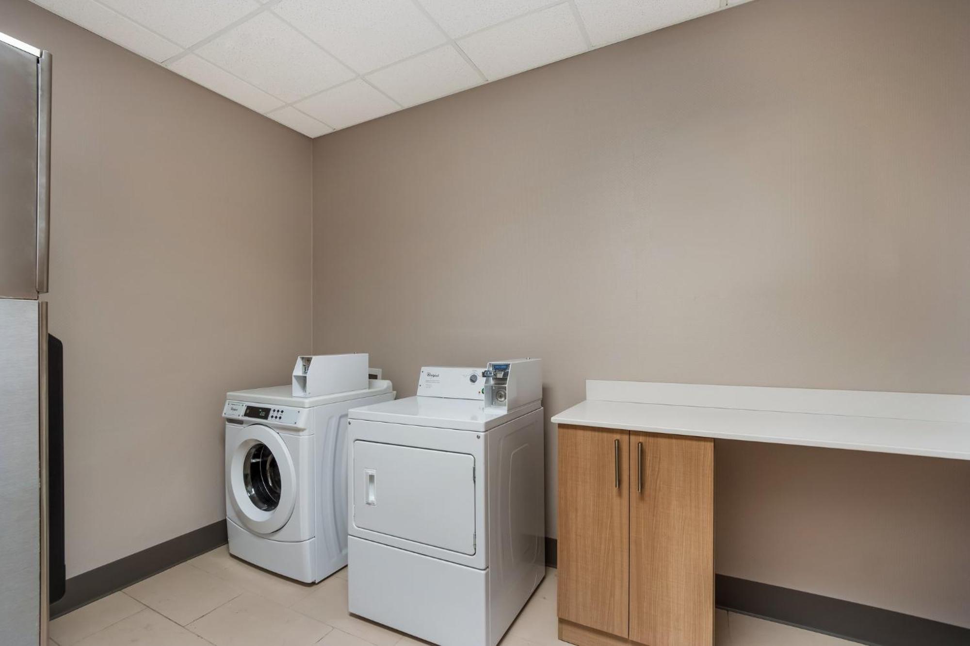 Holiday Inn Express & Suites Lexington By Ihg Esterno foto