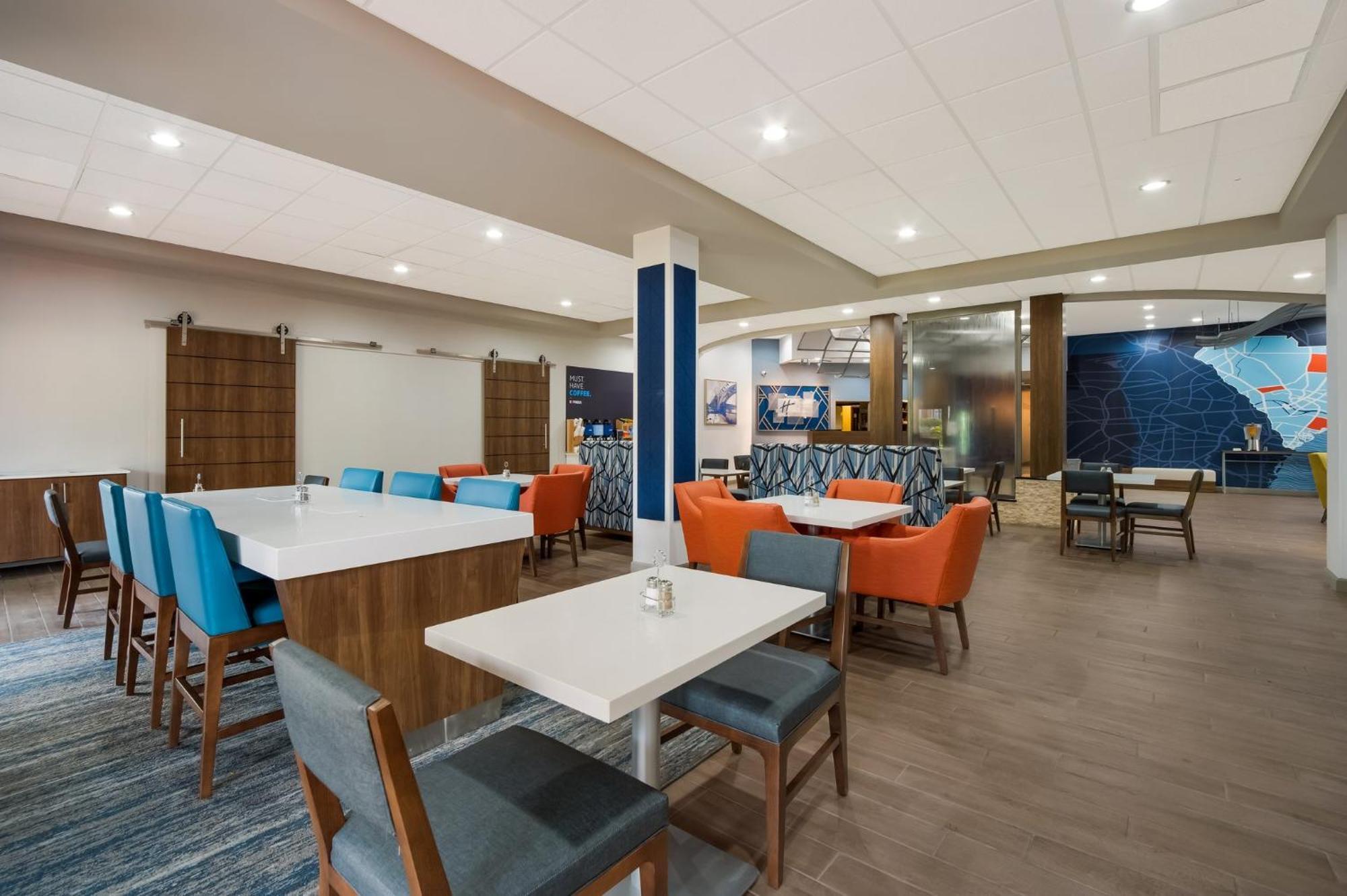 Holiday Inn Express & Suites Lexington By Ihg Esterno foto