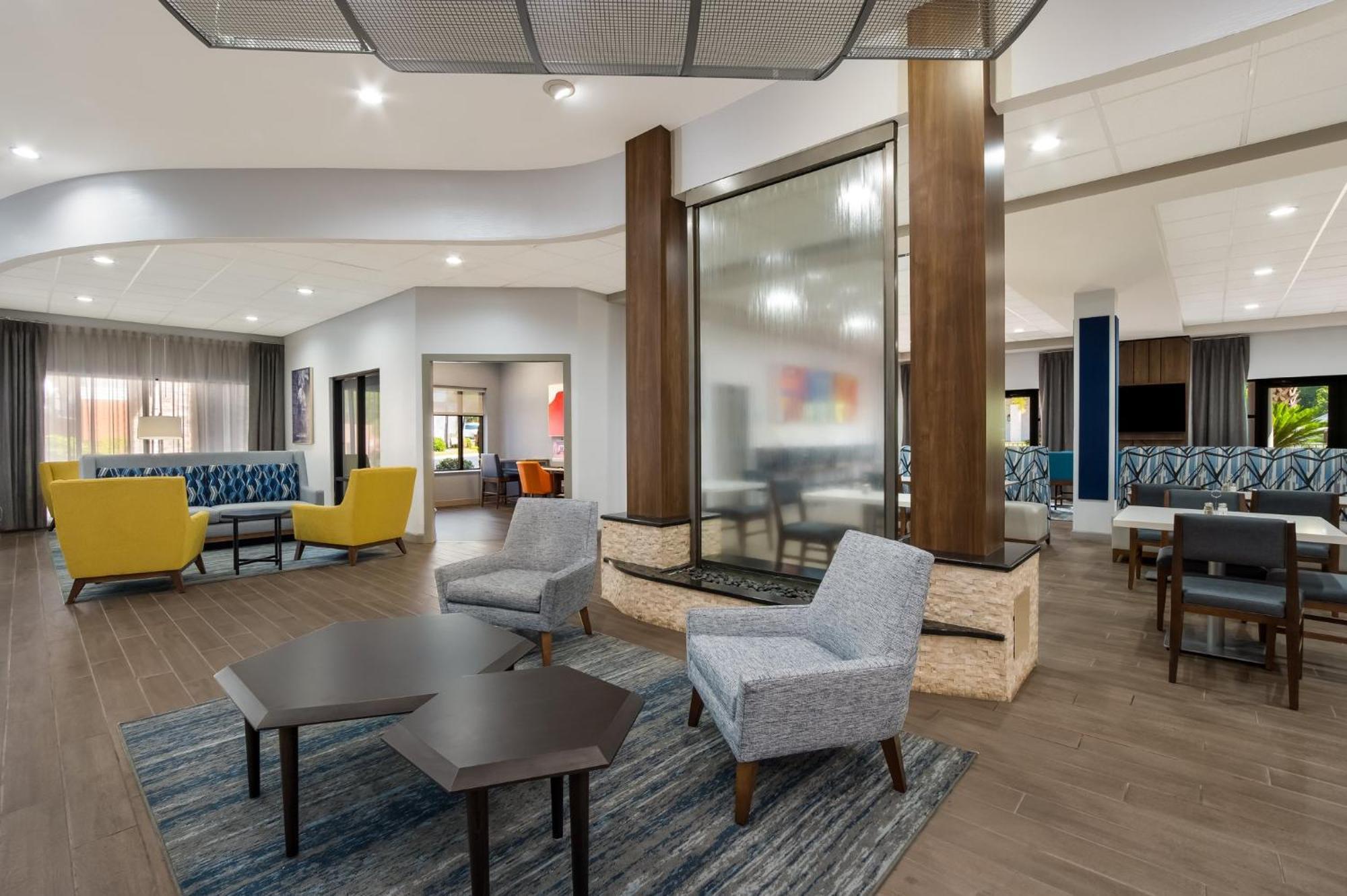 Holiday Inn Express & Suites Lexington By Ihg Esterno foto