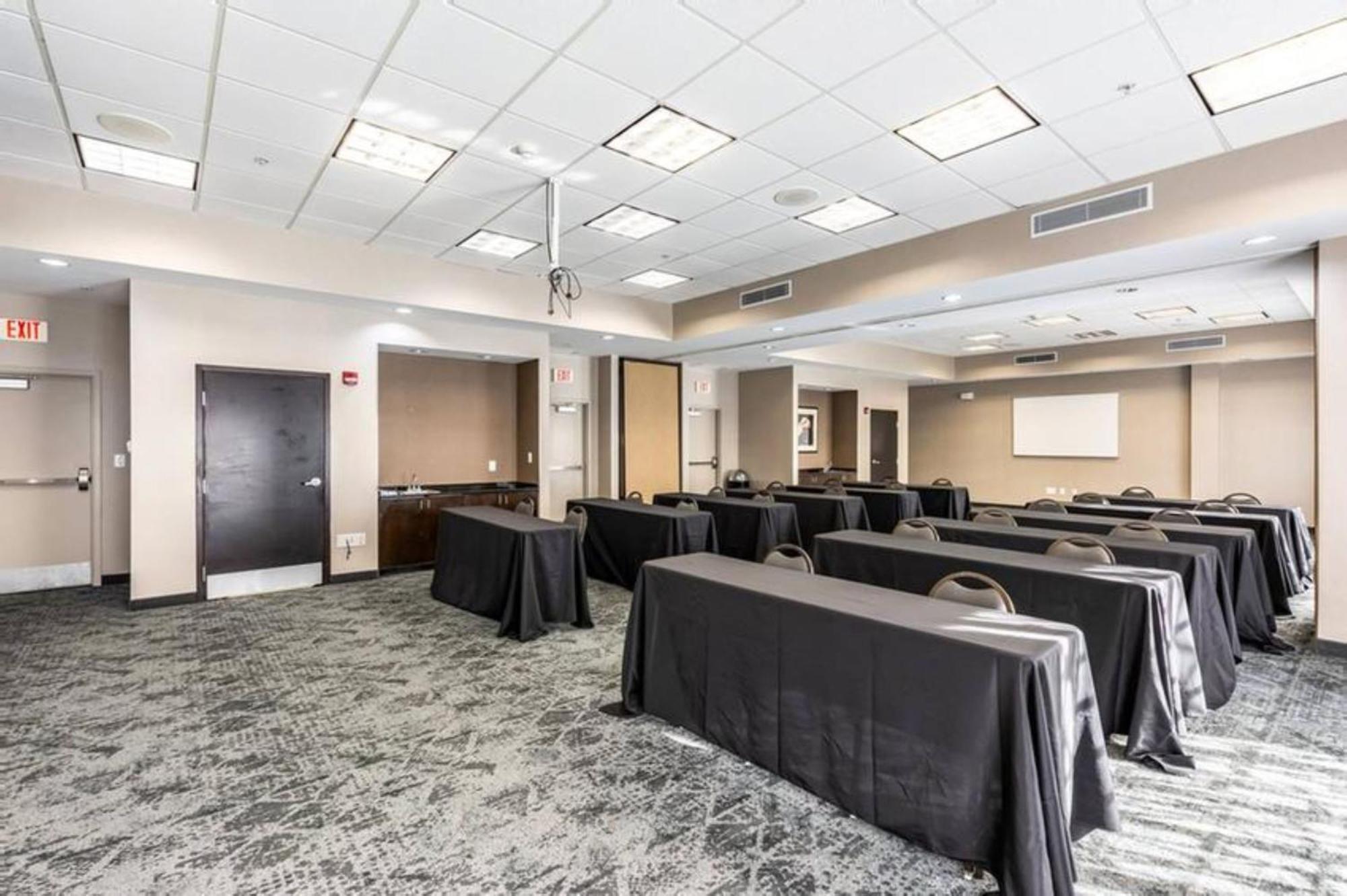 Holiday Inn Express & Suites Lexington By Ihg Esterno foto