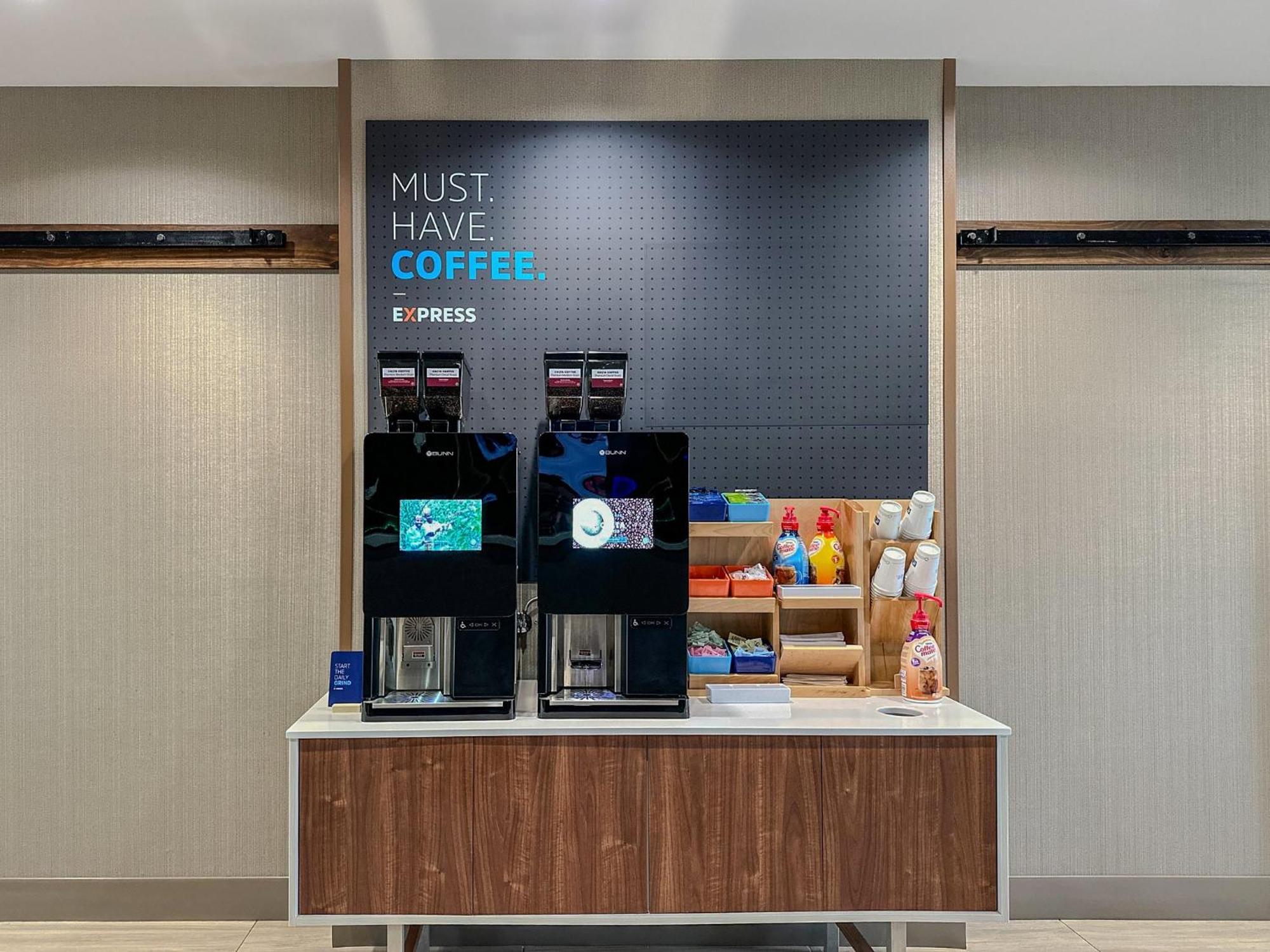 Holiday Inn Express & Suites Lexington By Ihg Esterno foto